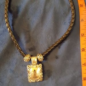 Necklace gold tone pendent